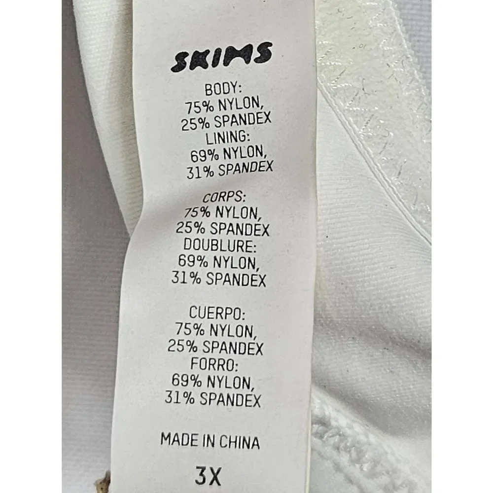 Skims underwire swim top Nwt‎